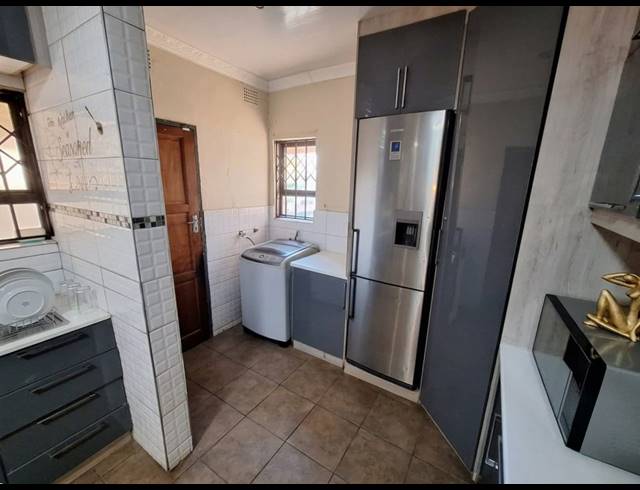 3 BEDROOM HOUSE FOR SALE IN VANDERBIJLPARK SE 6